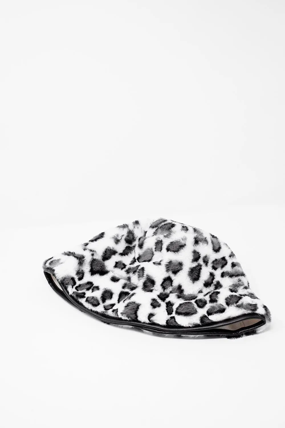 White Bucket Hat In Animal Print
